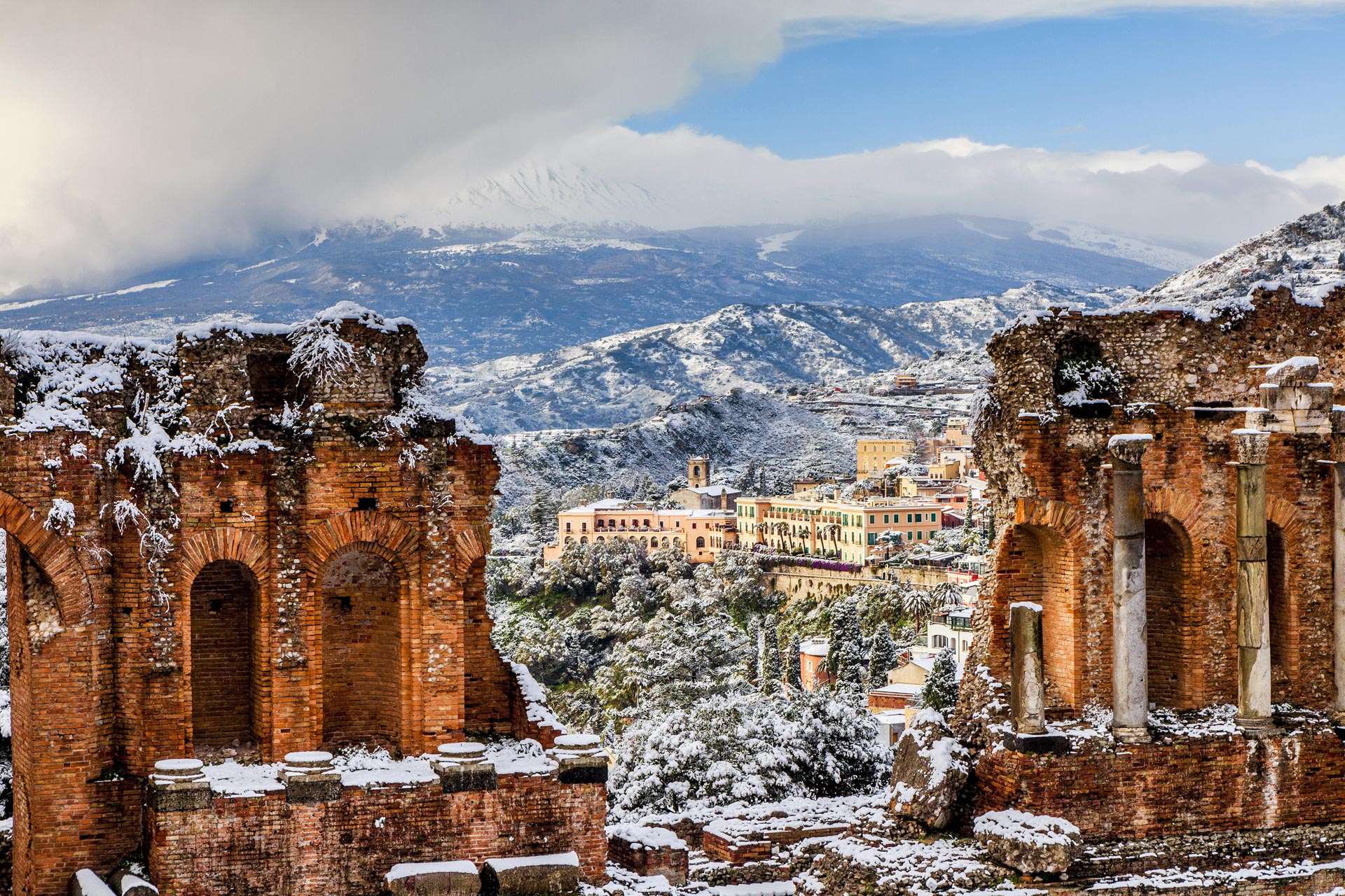 Neve sul Teatro Greco di Taormina