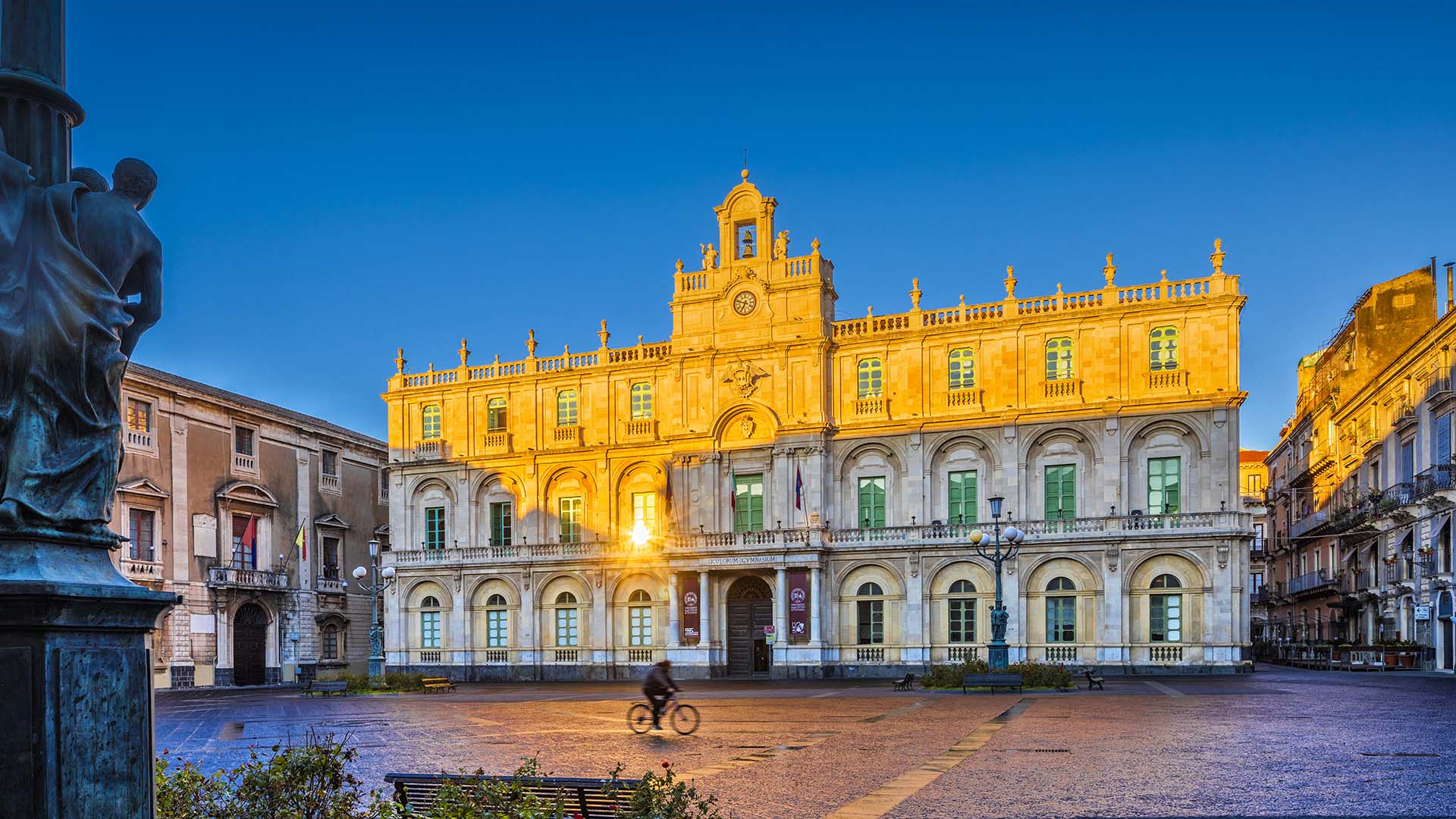 Alba sul palazzo di una delle più antiche Università d’Europa.