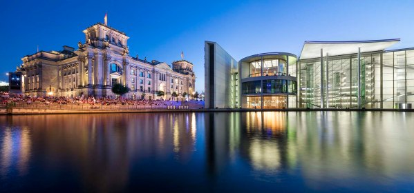 Reichstag e il fiume Sprea, Berlino.