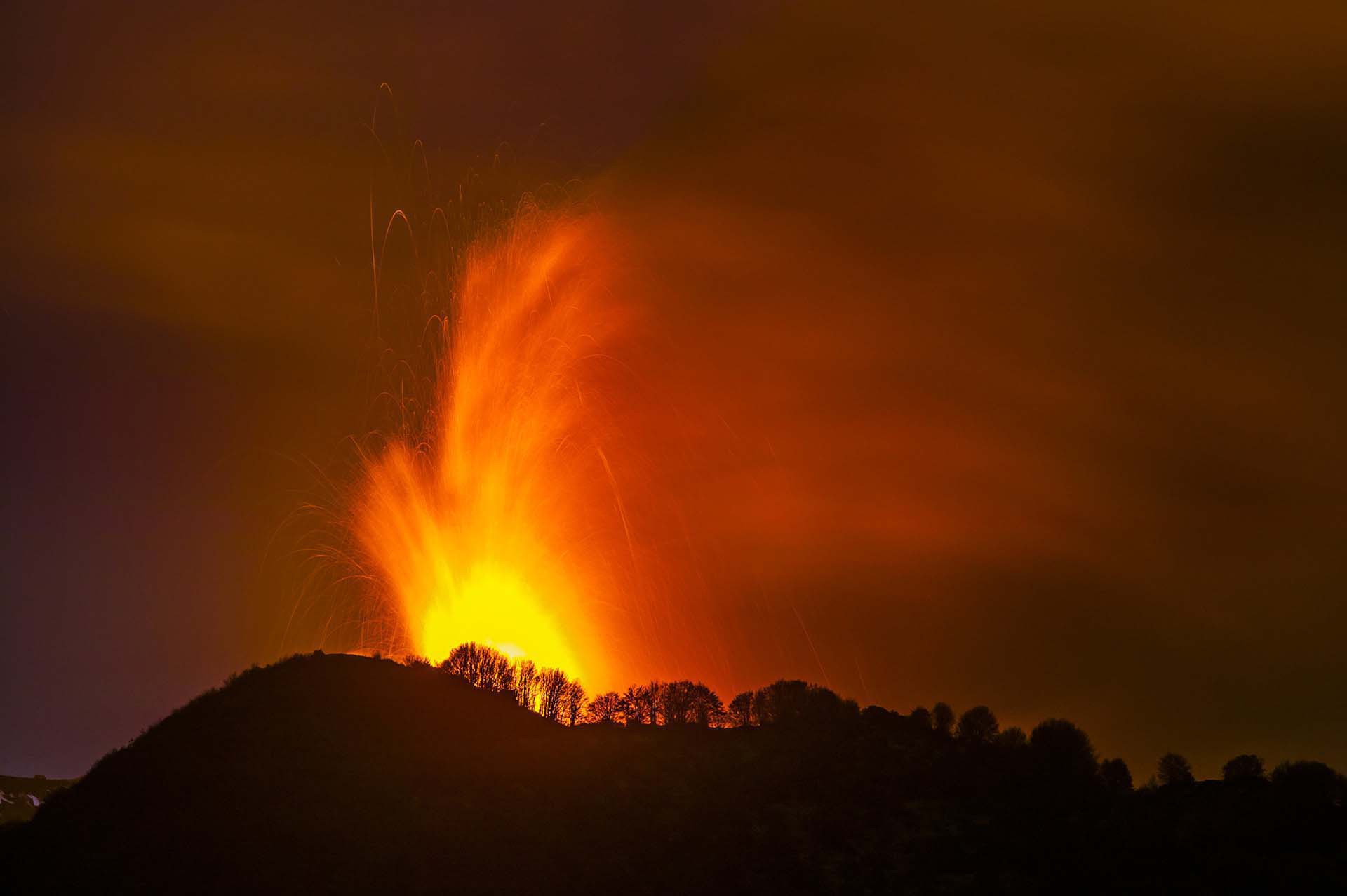 DE7U3031-Esplosioni di lava