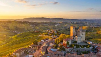 Il castello di Serralunga d'Alba nelle Langhe in Piemonte.