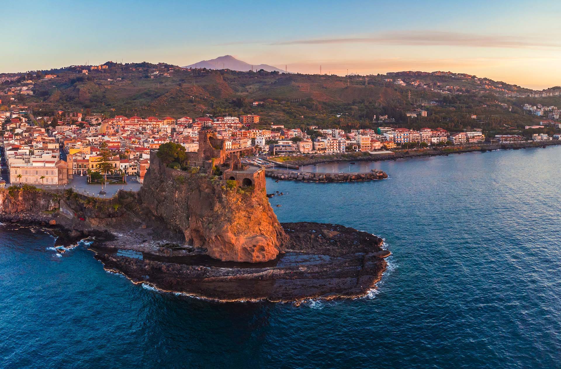 DJI_0121-Pano-Il promontorio del castello di Aci Castello