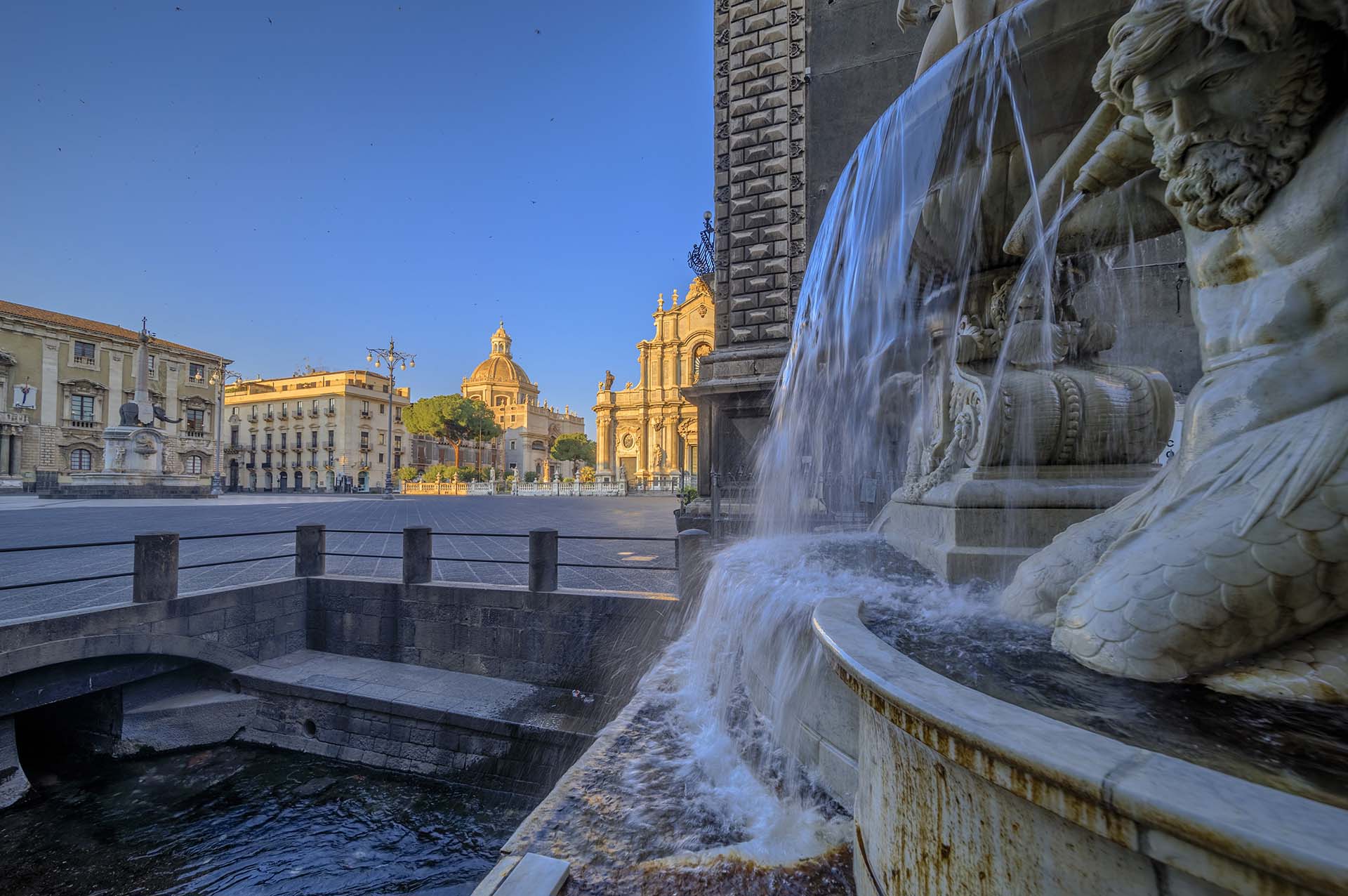0A1A5888-HDR - Catania, piazza Duomo e la fontana Amenano