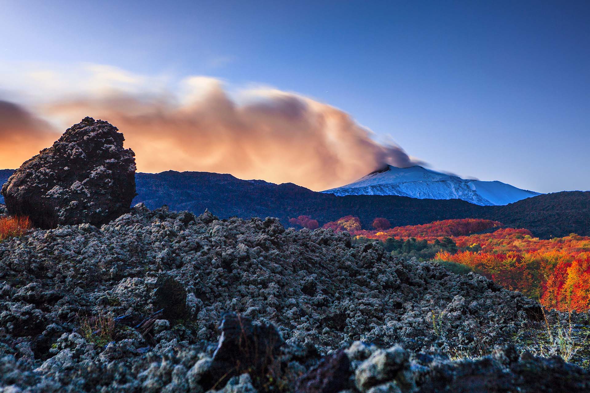 Etna, faggeta tra la lava