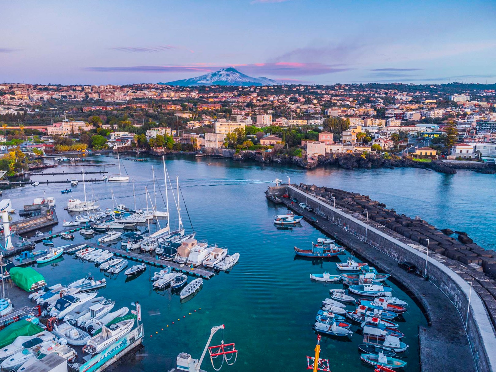 Catania, Porto di Ognina con vista Etna.
