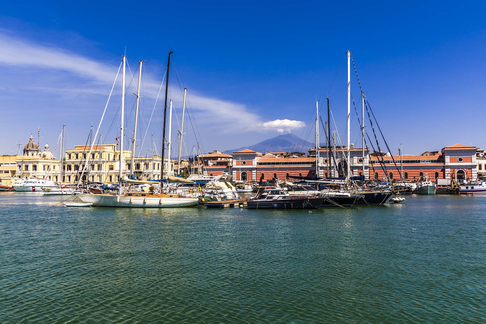 0A1A9212-Porto di Catania con vista Etna