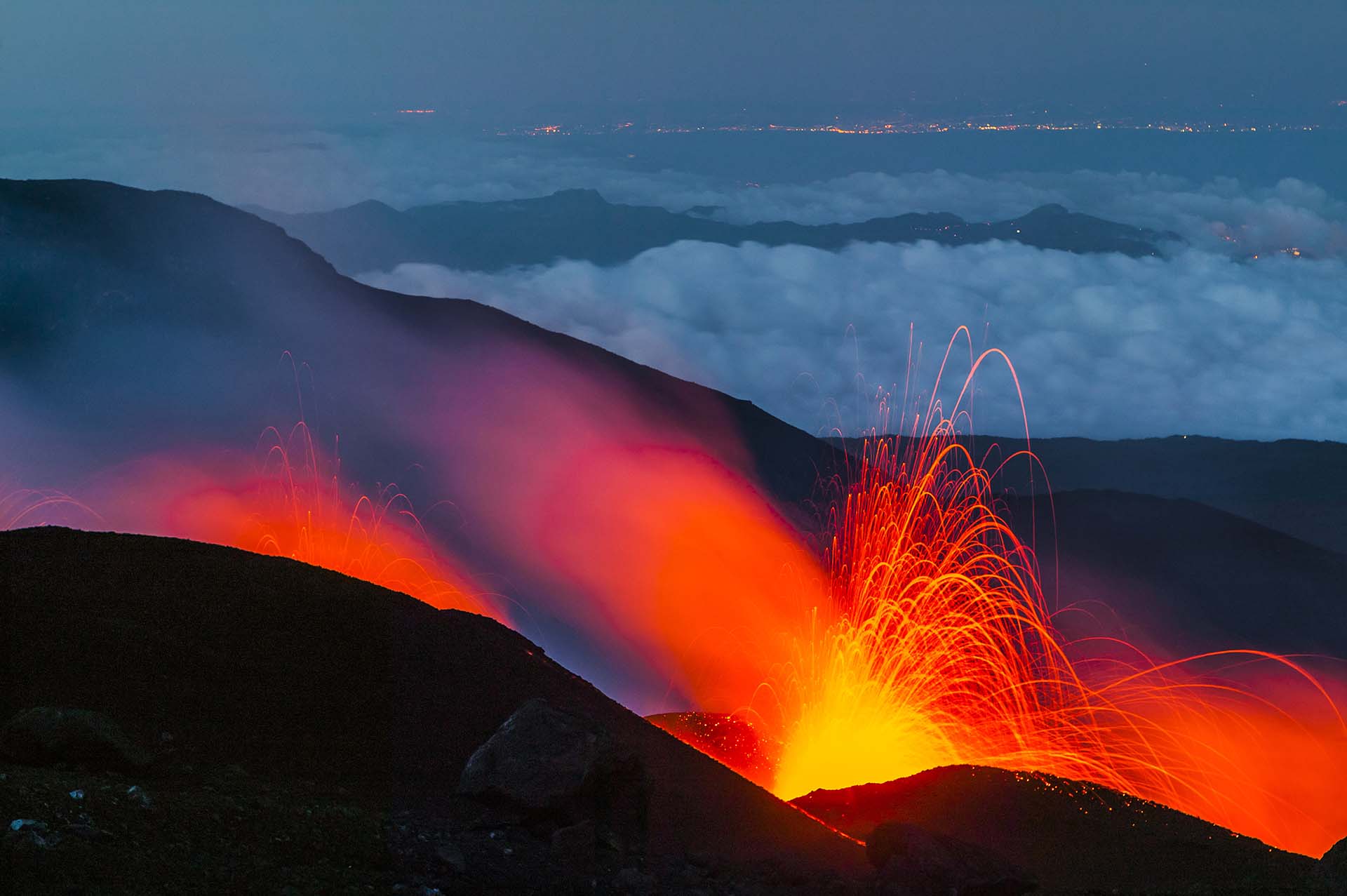 Etna, eruzione del 2008 sotto i crateri sommitali