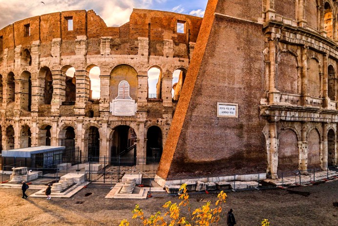 Roma, il Colosseo in autunno.