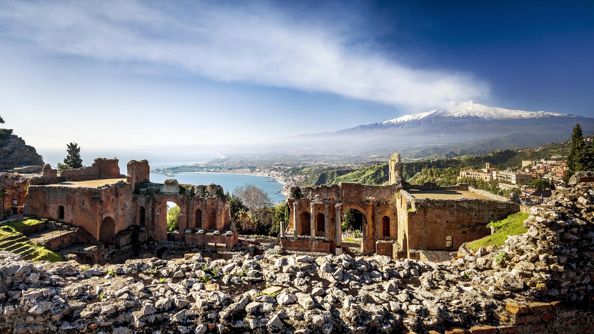 Etna e costa Ionica vista da Taormina