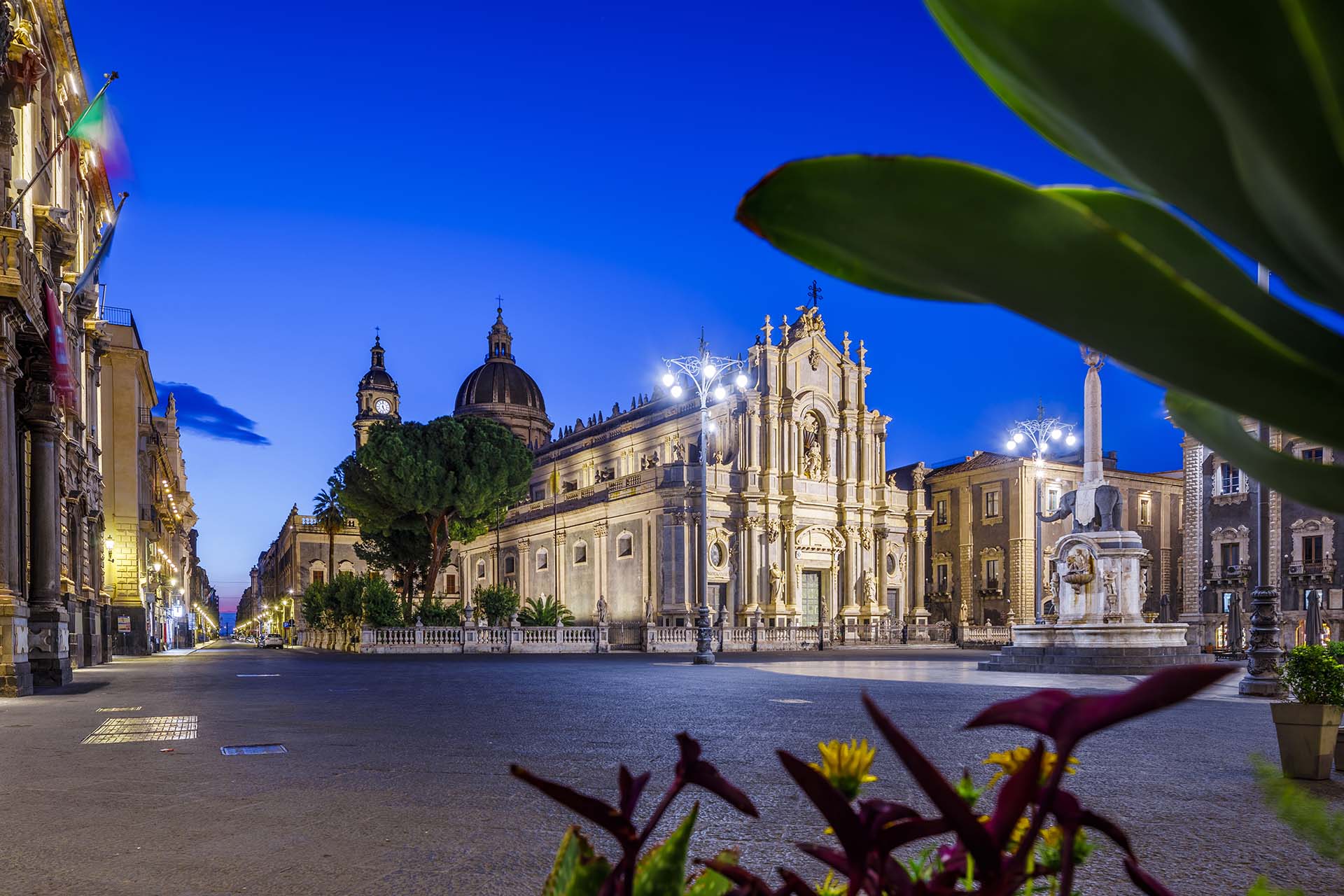 Il Duomo di Catania alle prime luci del giorno