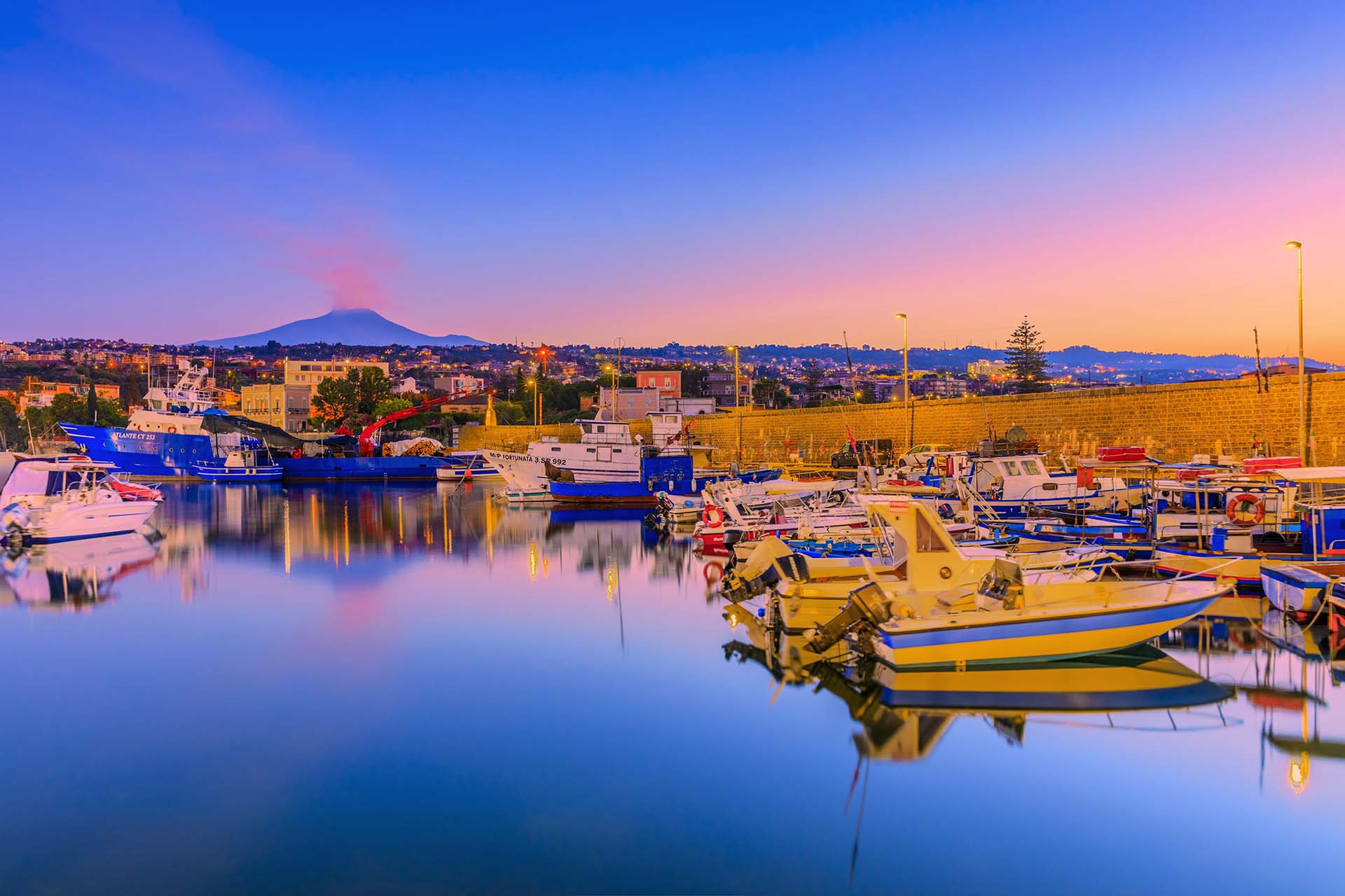 0A1A9372-HDR-Catania, il porticciolo di Ognina, con vista Etna