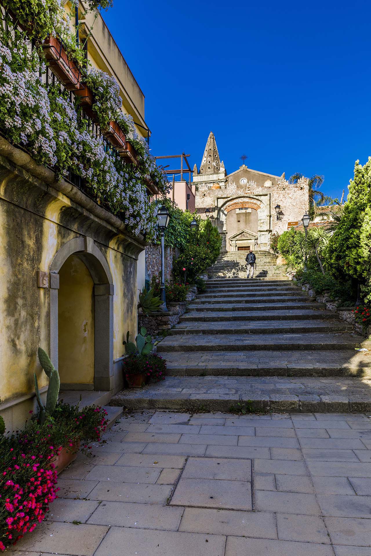 0A1A0754-Forza D’agrò, Arco Durazzesco e la chiesa S.S. Trinità