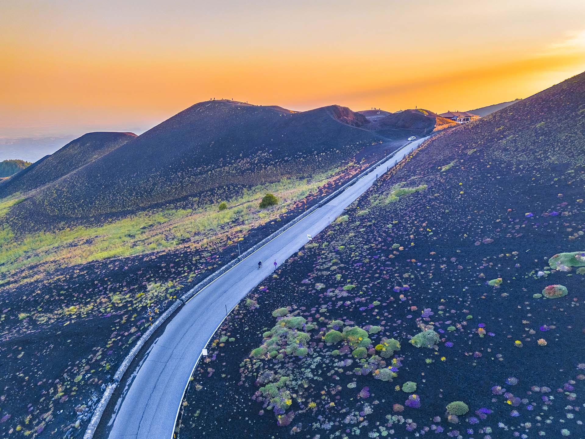 Etna, la strada che taglia i crateri Silvestri