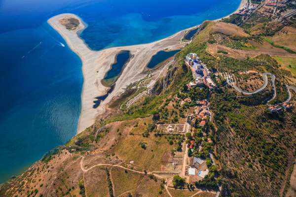 tindari con i laghetti di marinello