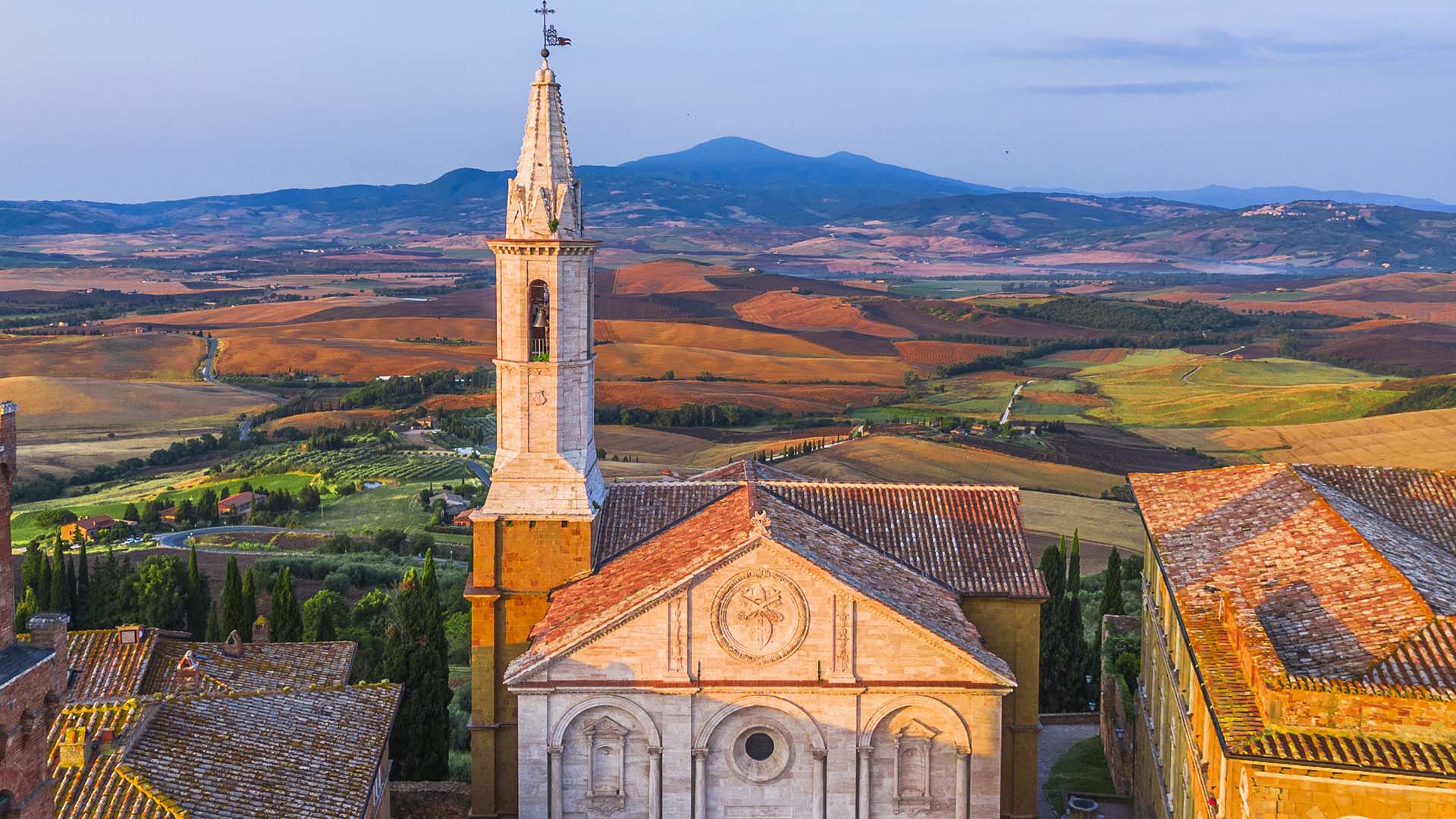 Toscana, Pienza, Duomo Santa Maria Assunta e le colline della Val d'Orcia