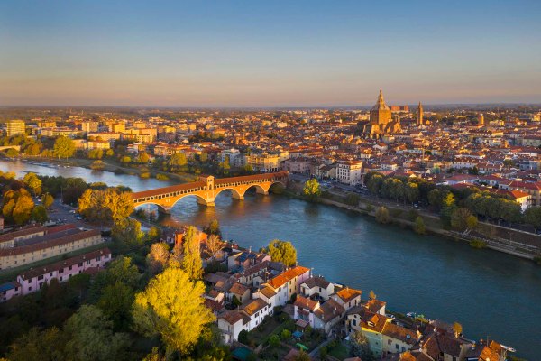 La città di Pavia e il fiume Ticino