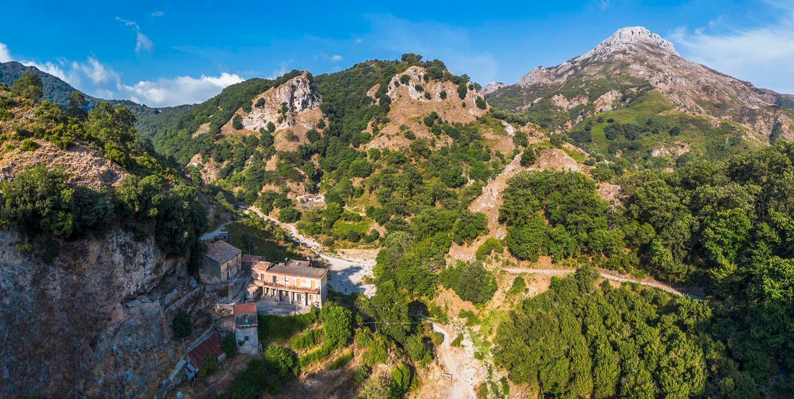 Monti Peloritani, Valle degli Eremiti con il Santuario della Santissima Trinità e Monte Scuderi