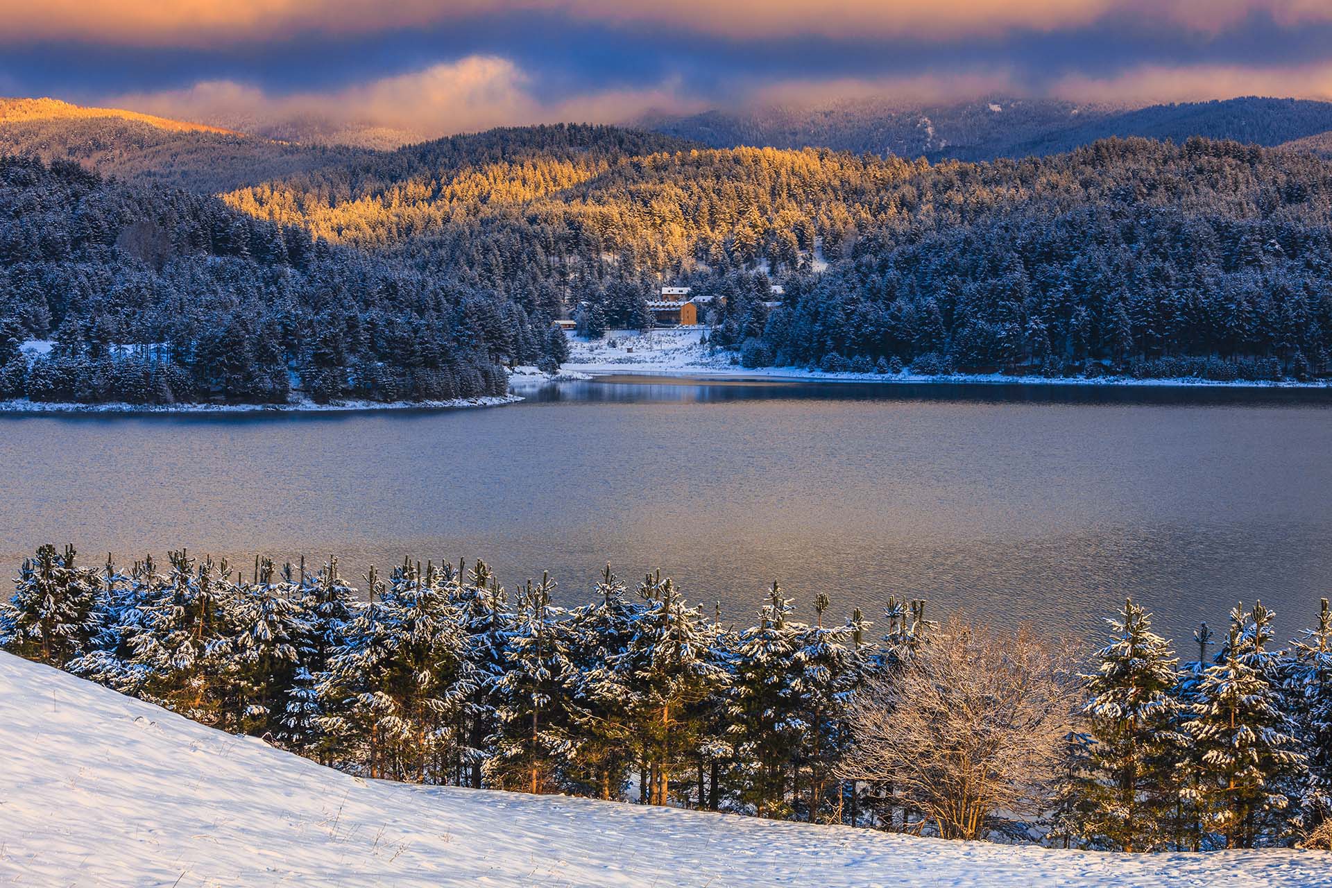 MG_0980Calabria, Parco Nazionale della Sila, lago Arvo innevato