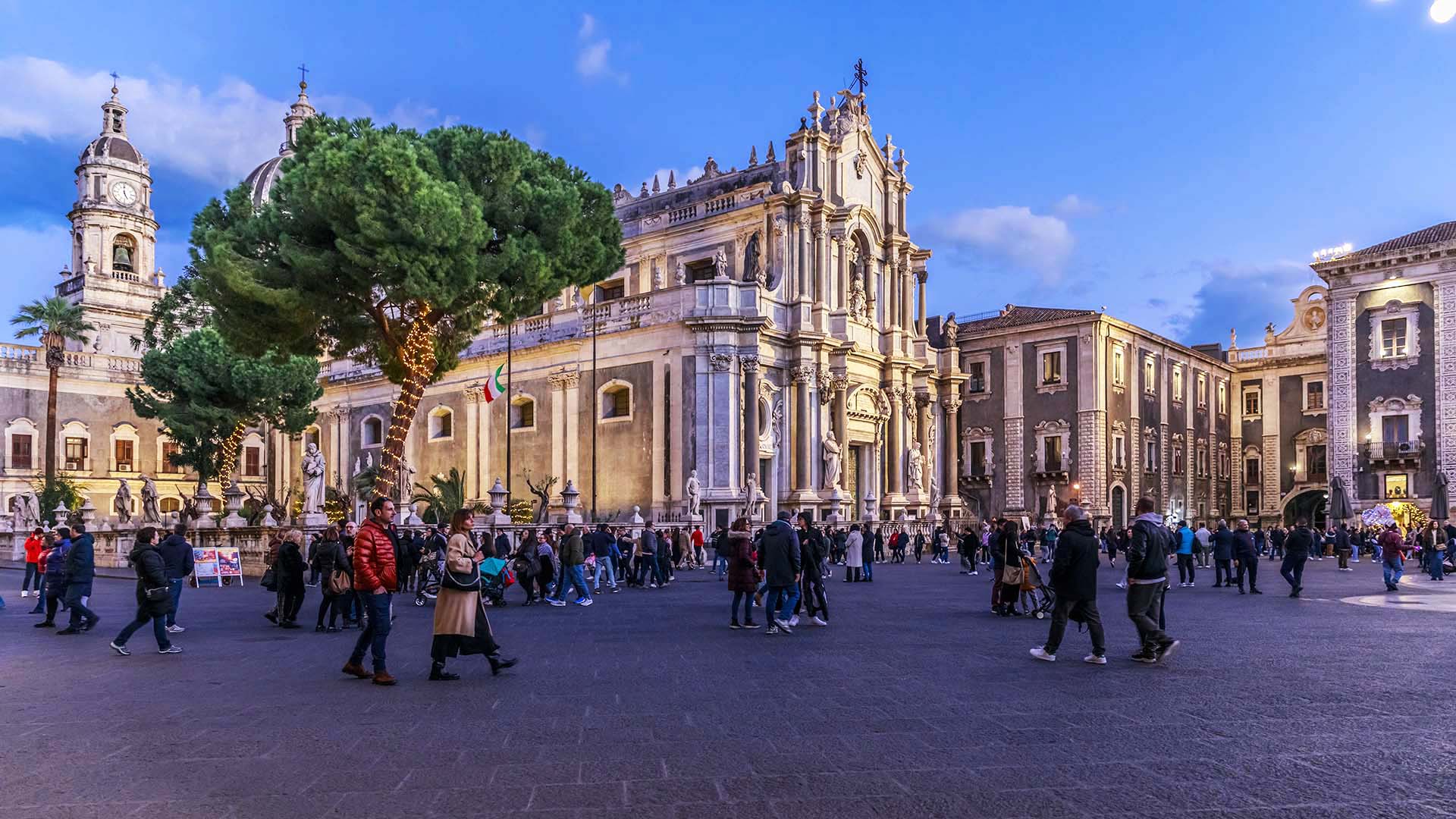 0A1A1015- Catania, il Duomo Barocco nel periodo natalizio