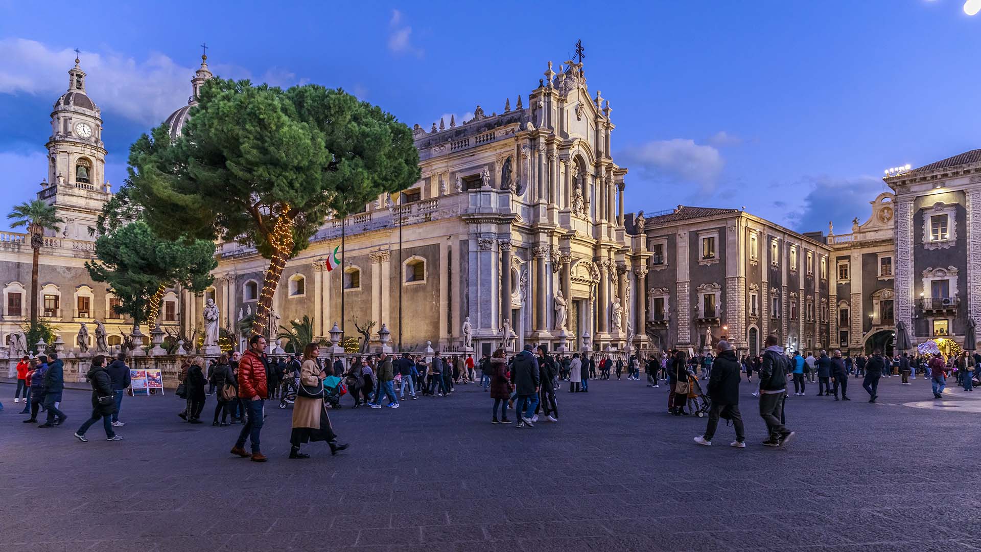 Catania, il Duomo Barocco nel periodo natalizio