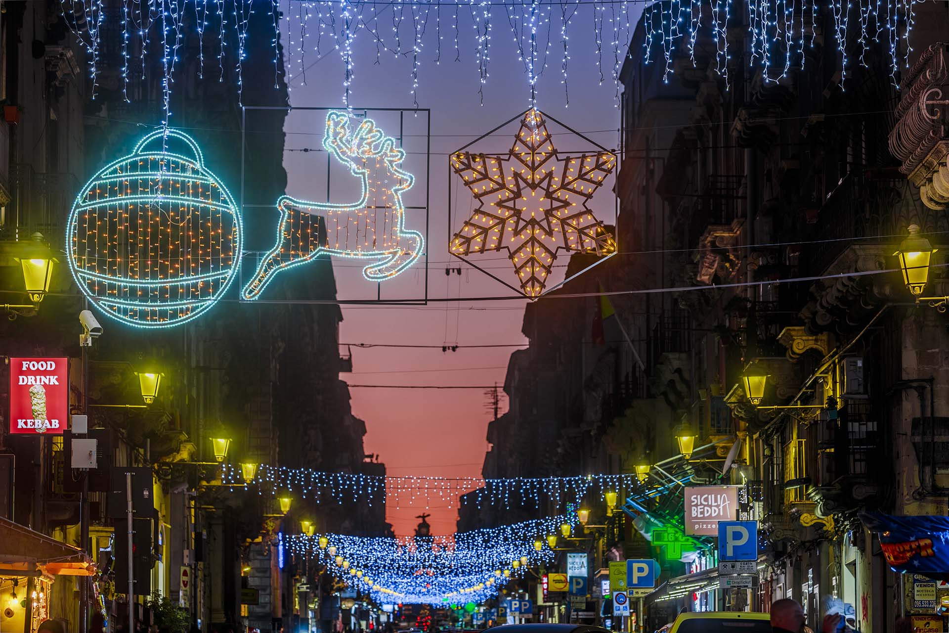 Catania, luminarie Natalizie di via Garibaldi