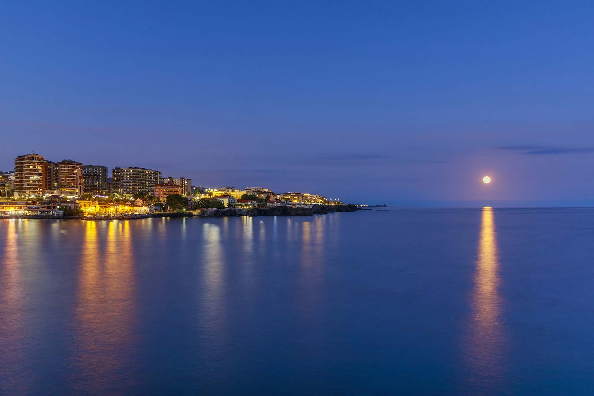 Catania, la scogliera di San Giovanni Licuti e il lungomare