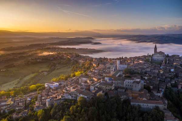 Il borgo di Todi in Umbria