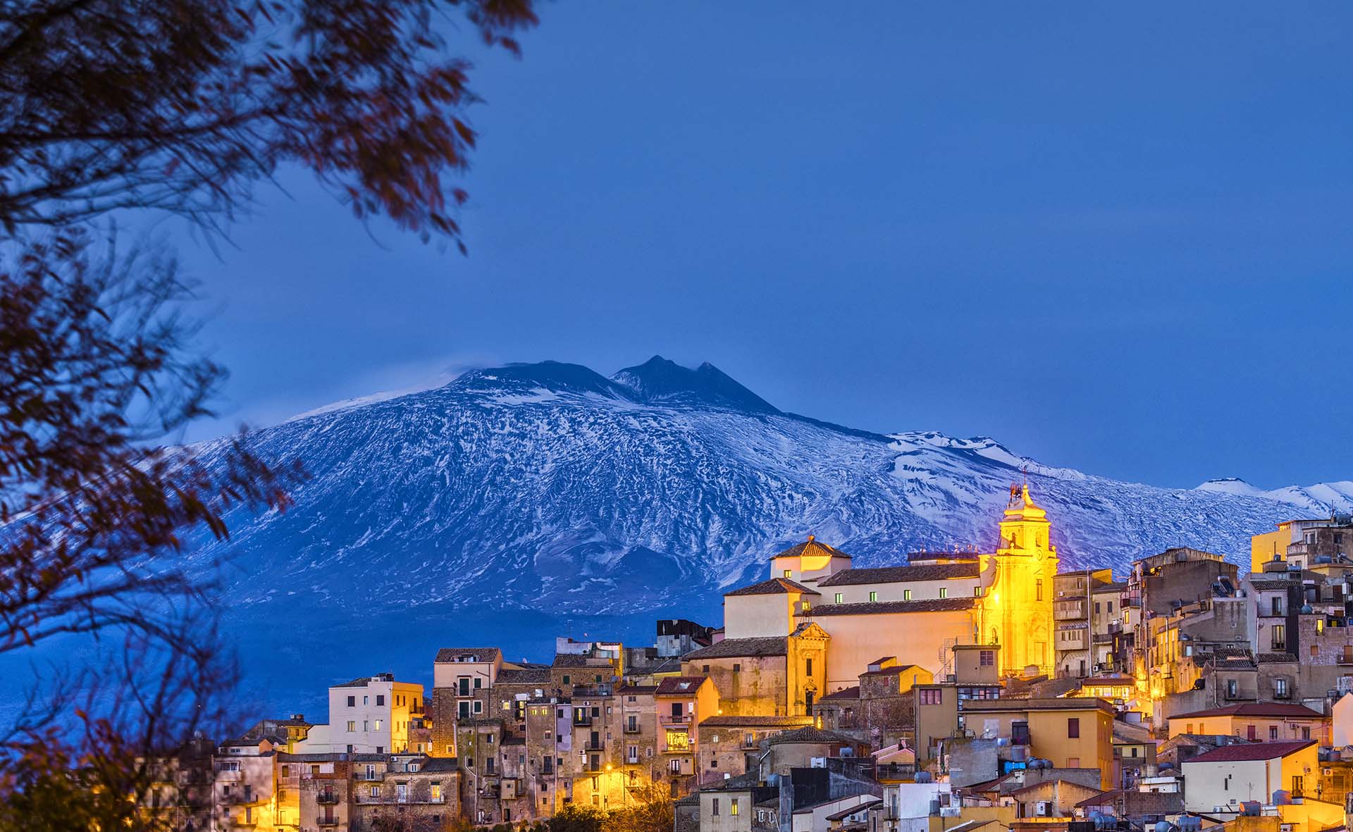 Borgo di Centuripe, Chiesa Madre Immacolata con vista dell'Etna