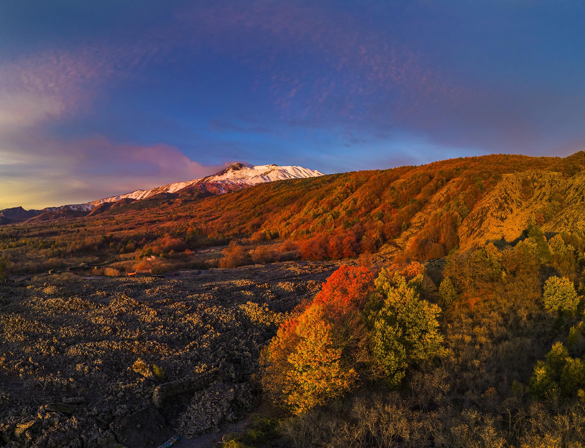 Etna, Ripe della Naca, colata lavica del 1928 alle prime luci