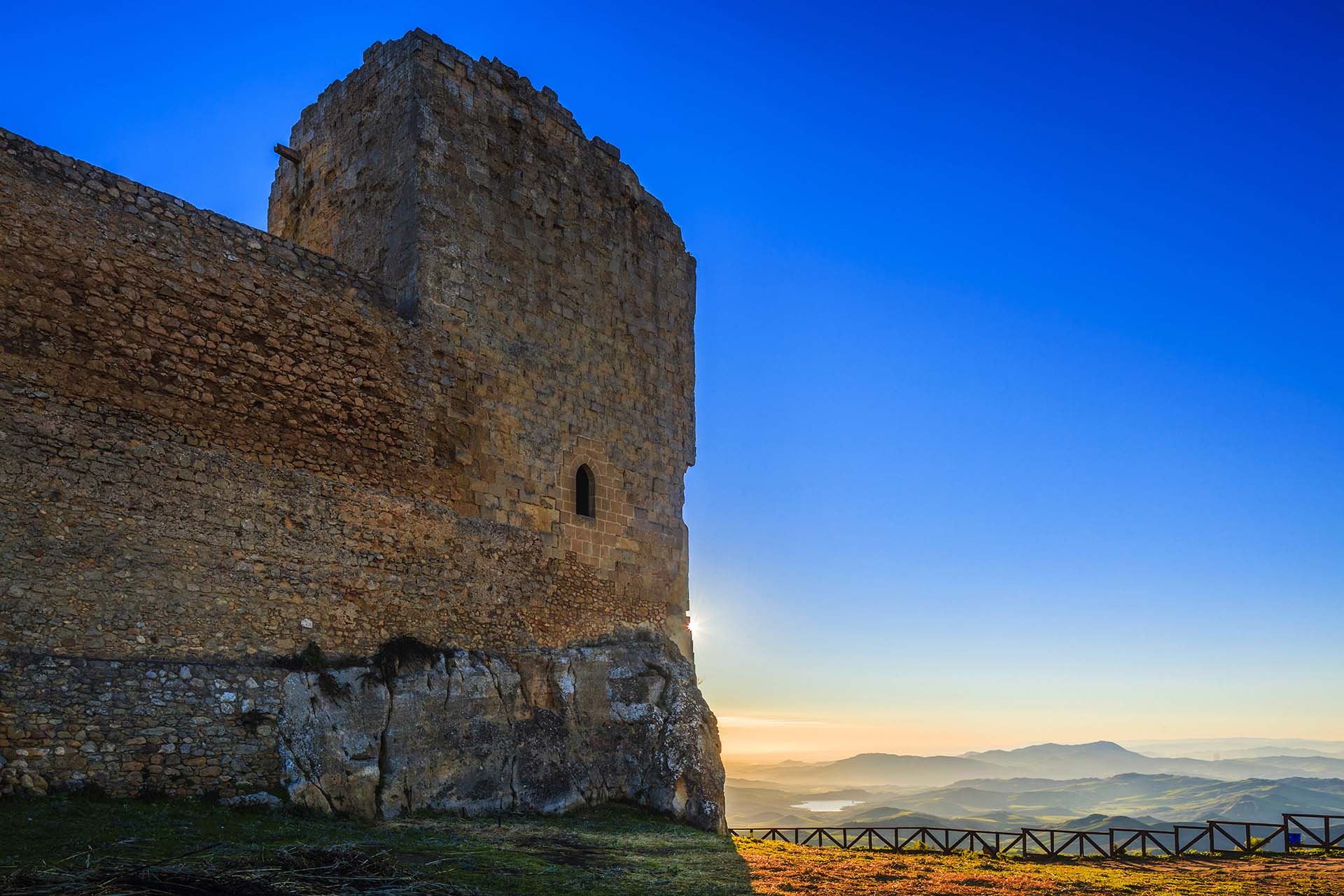 Enna, Il Castello di Agira e i le colline dell'Ennese