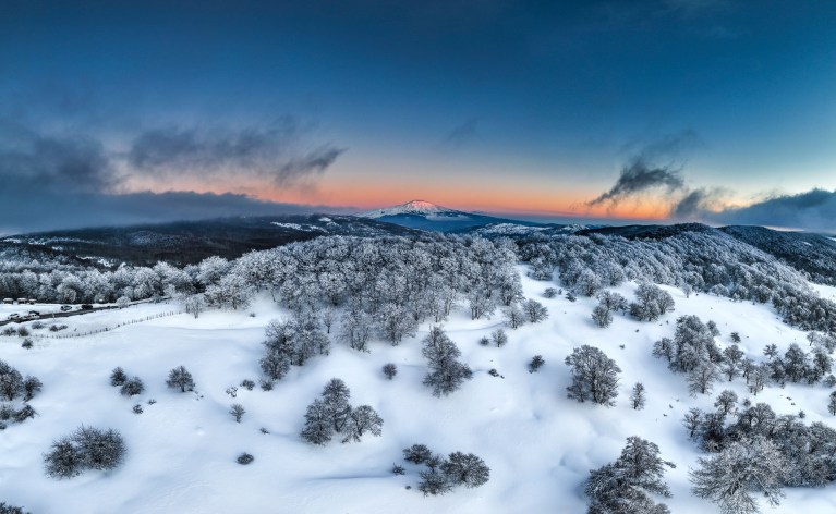 Nebrodi innevati con Etna sullo sfondo