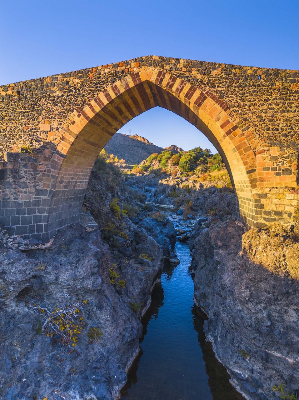 DJI_0220-HDR - Adrano, il ponte Saraceno e il fiume Simeto