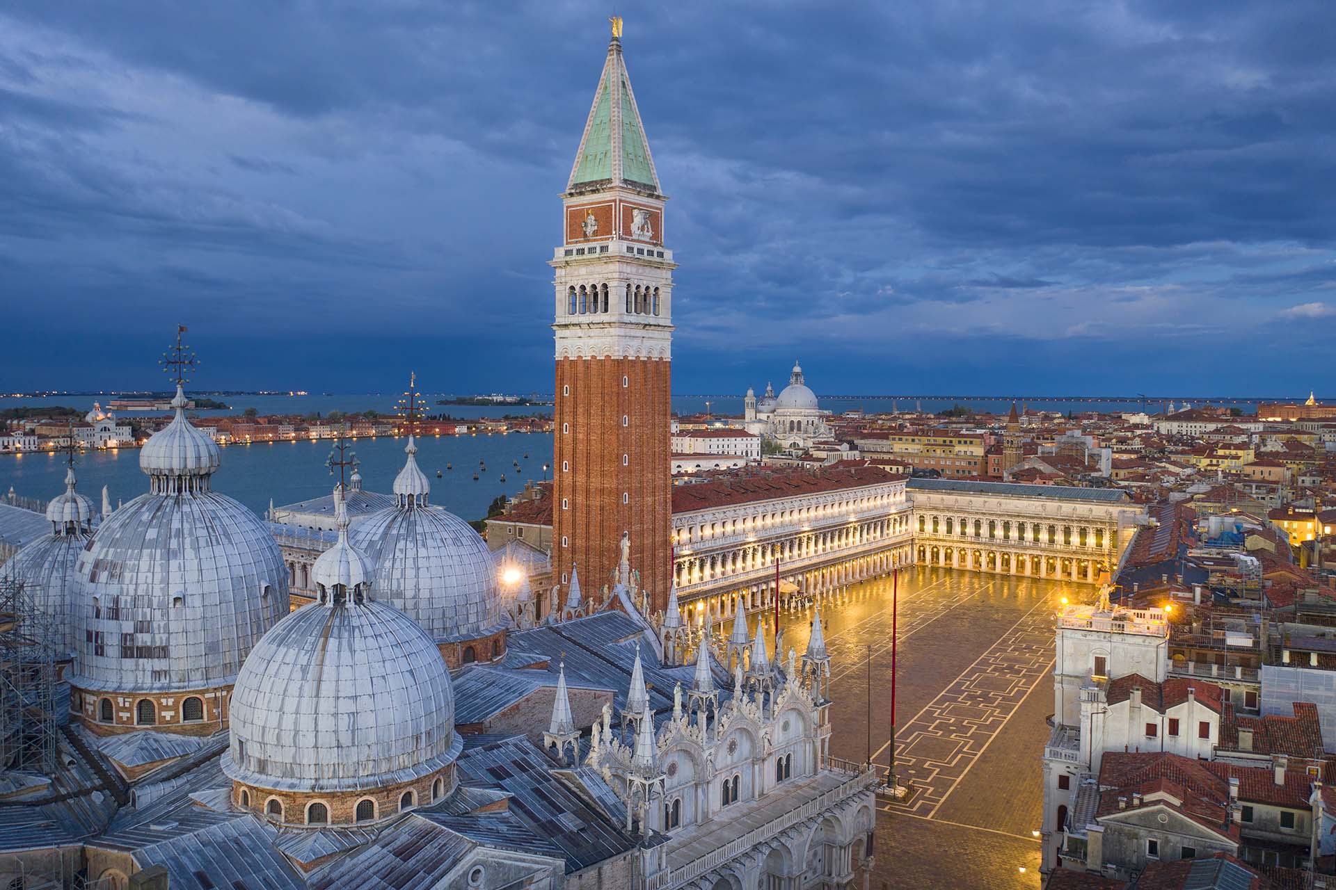 Le cupole della Basilica e Piazza san marco a Venezia