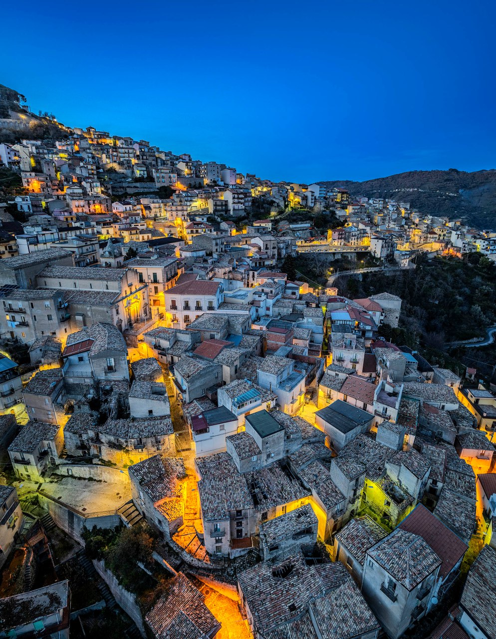 Il borgo di Ucria, e la Chiesa di San Pietro Apostolo