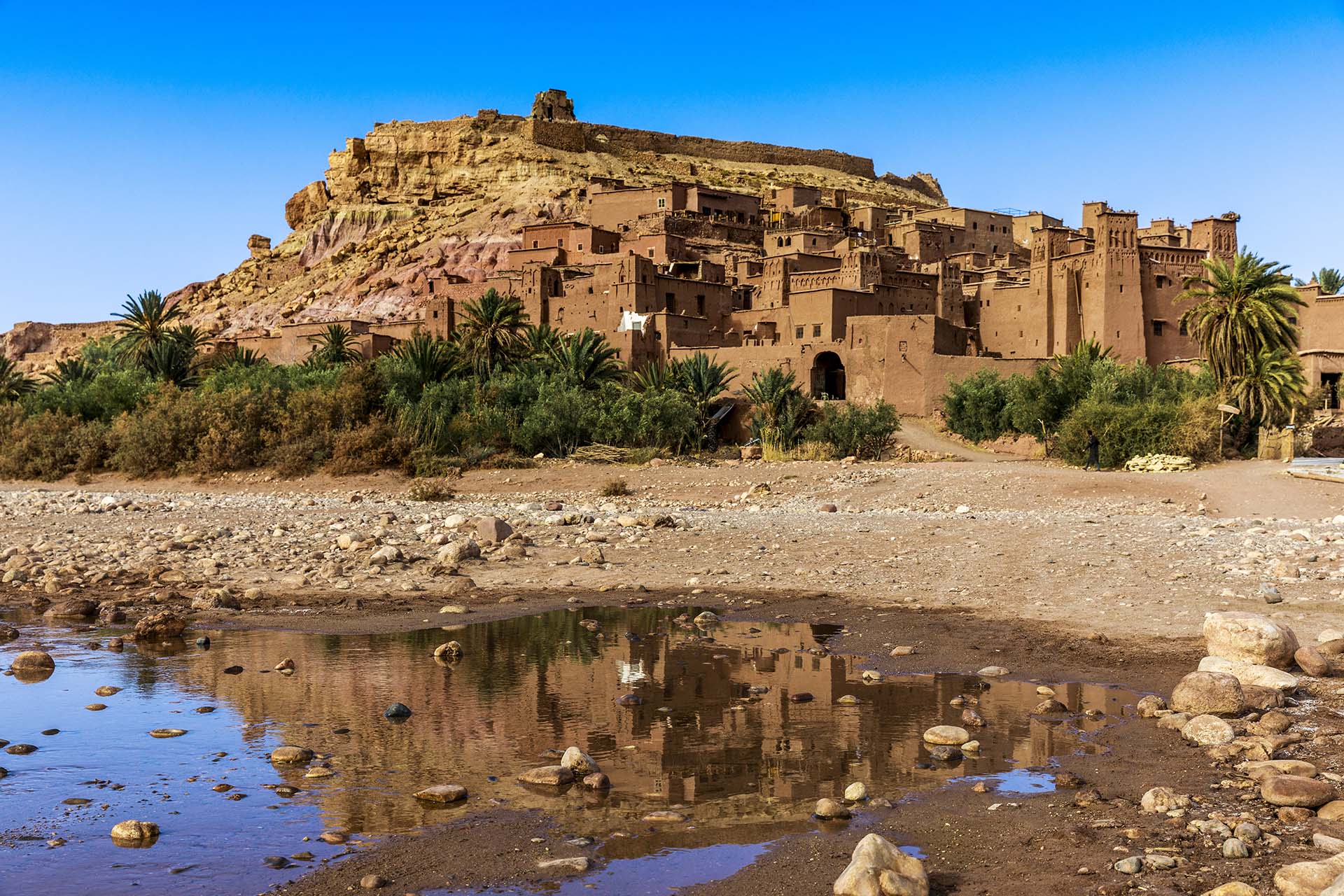 Marocco, la Kasbah di Ait Ben-Haddou riflessa sul fiume Ounila