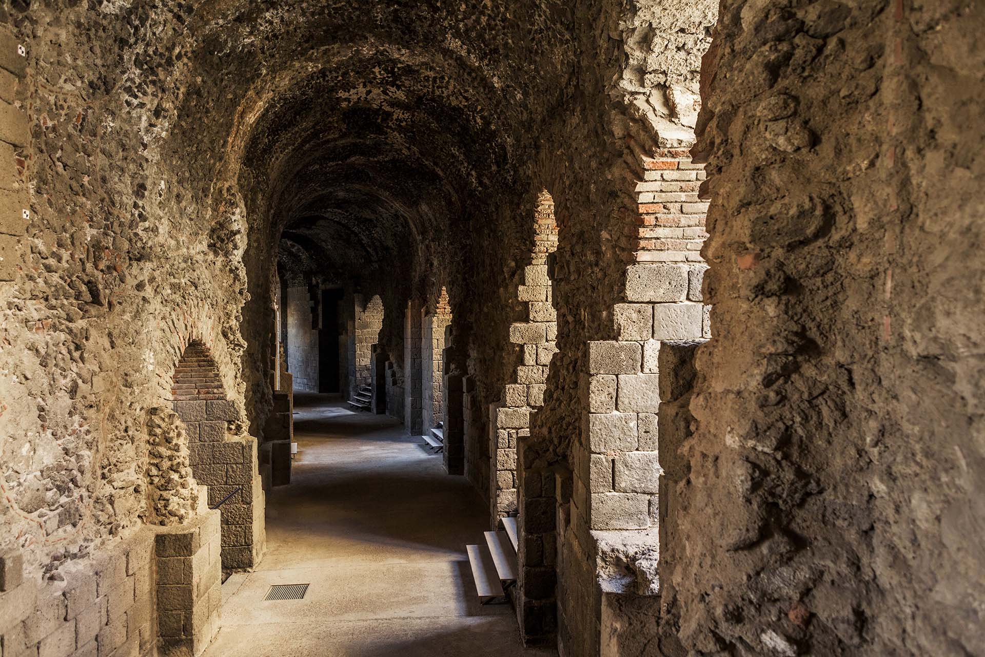 Catania, le gallerie dell'Anfiteatro Romano