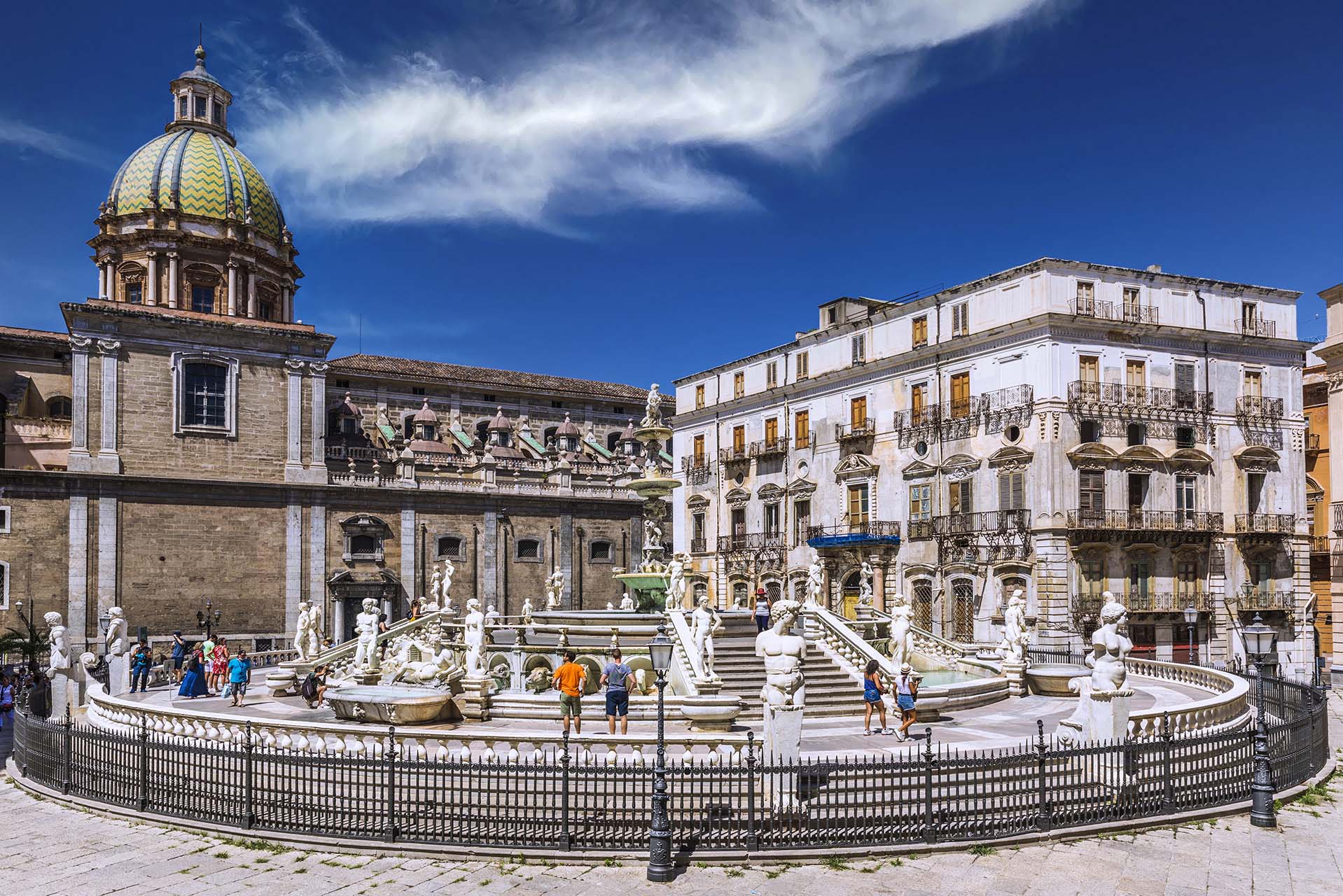 Palermo, a Piazza Pretoria la Fontana della Vergogna un monumento da vivere