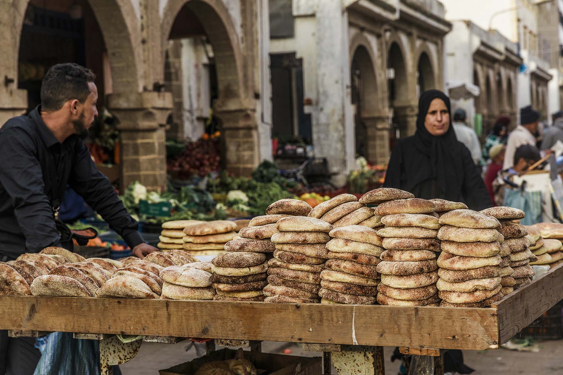 Marocco, bancarelle del pane al souk della Medina di Essaouira