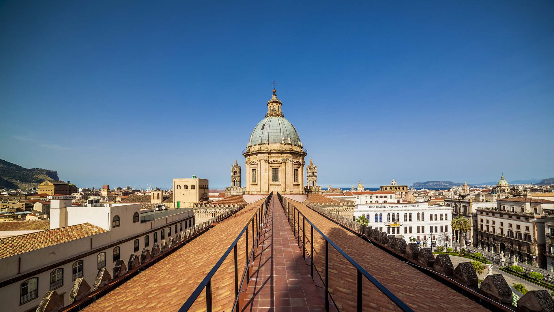 Visione di Palermo tra i tetti del Duomo, Basilica Cattedrale Santa Vergine Maria Assunta