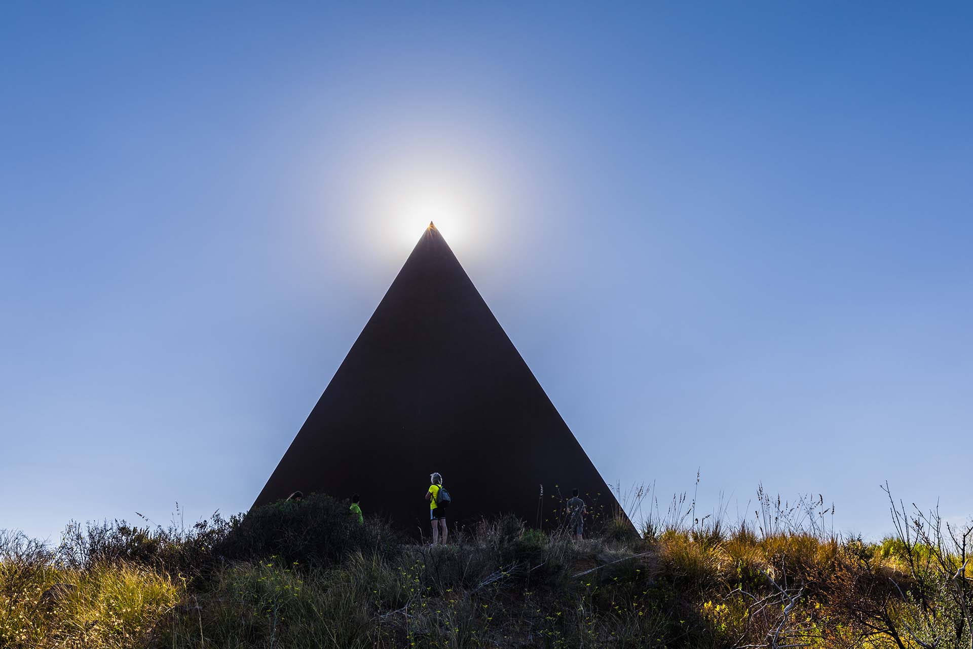 Fiumara d'Arte, la Piramide del 38° parallelo nel punto d'incontro con il sole
