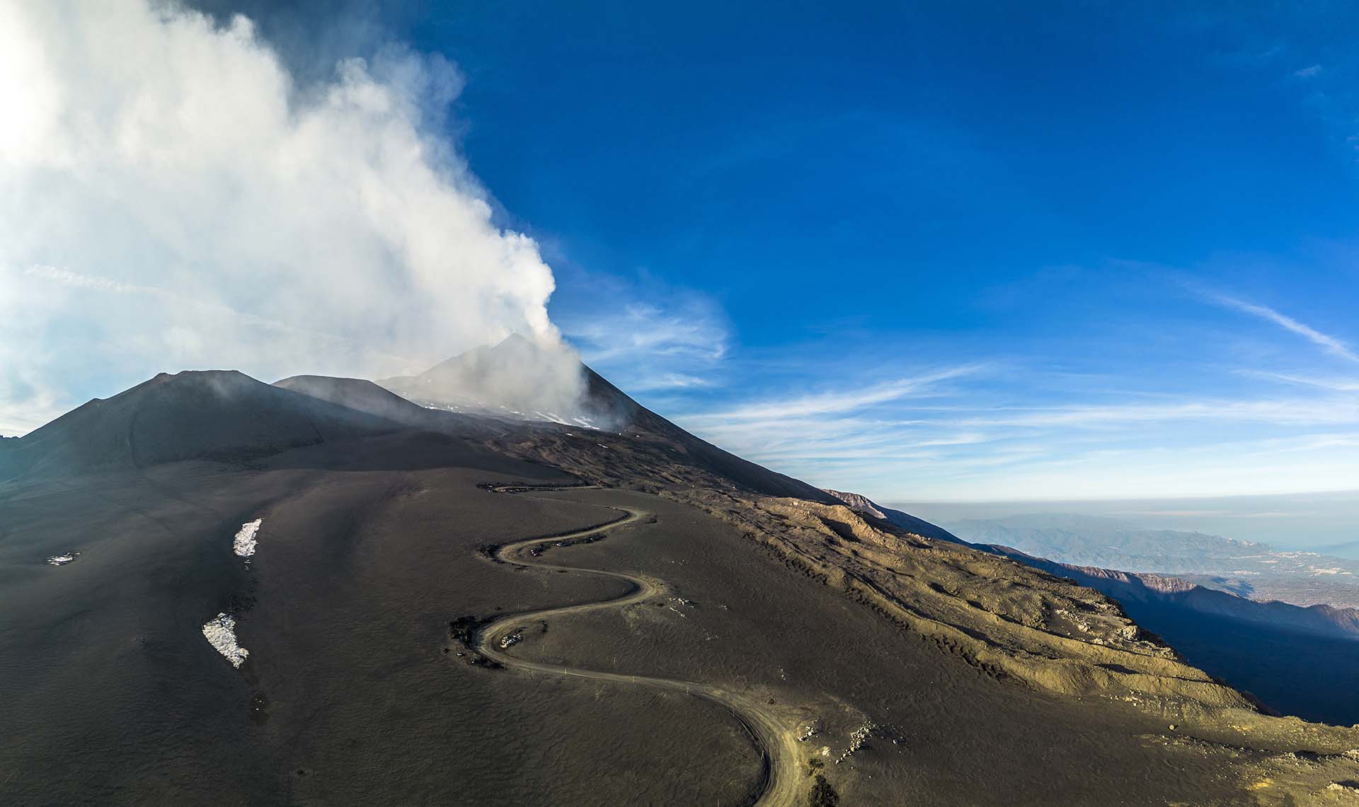 Etna, la strada per i crateri sommitali