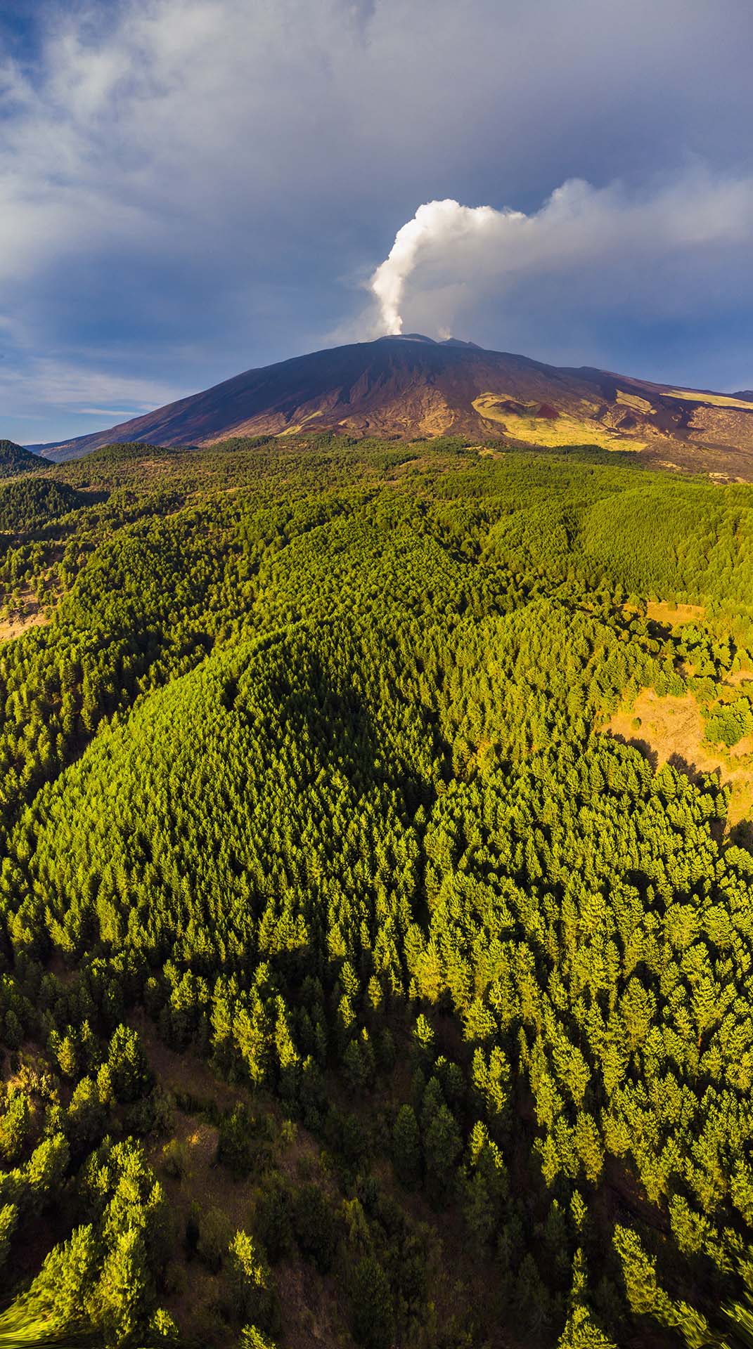 Etna, Monte forno e i crateri del versante ovest sotto la pista altomontana