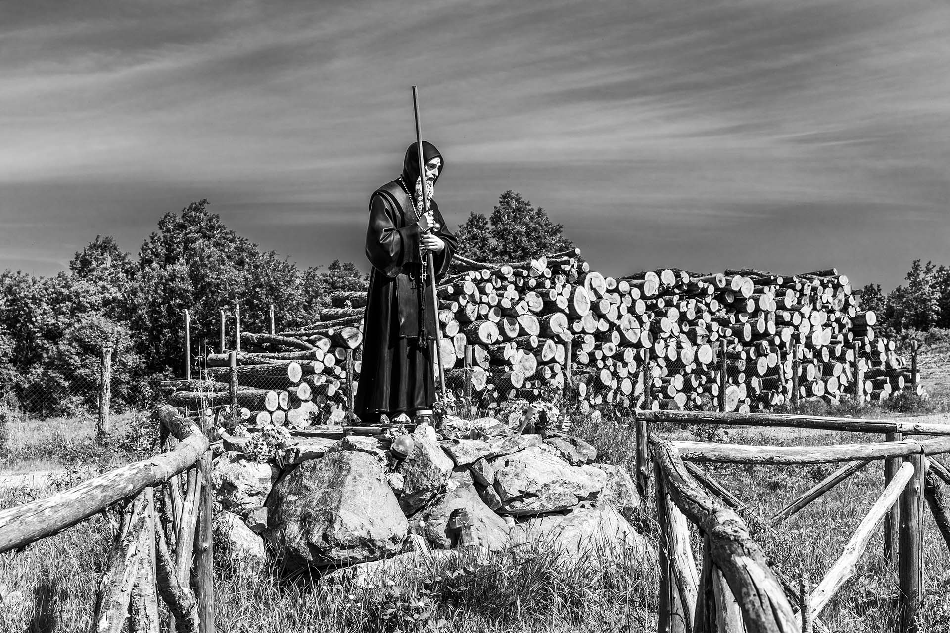 Calabria, statua di San Francesco Di Paola in località Aria del Vento nel territorio di Mangrassano