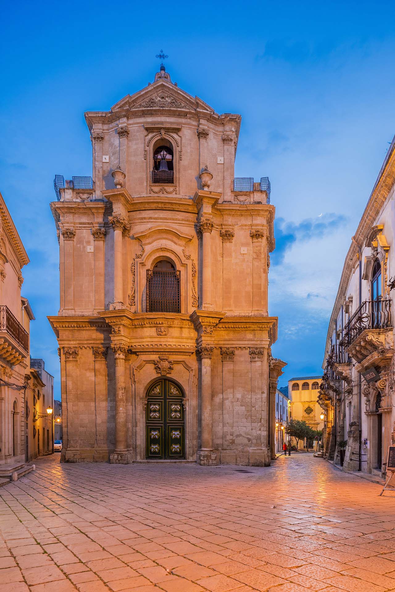 0A1A9836-Scicli, chiesa di San Giovanni e via Francesco Mormino Penna