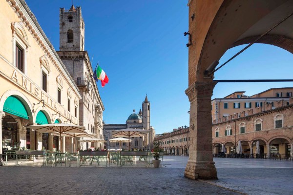 Piazza del Popolo ad Ascoi Piceno.