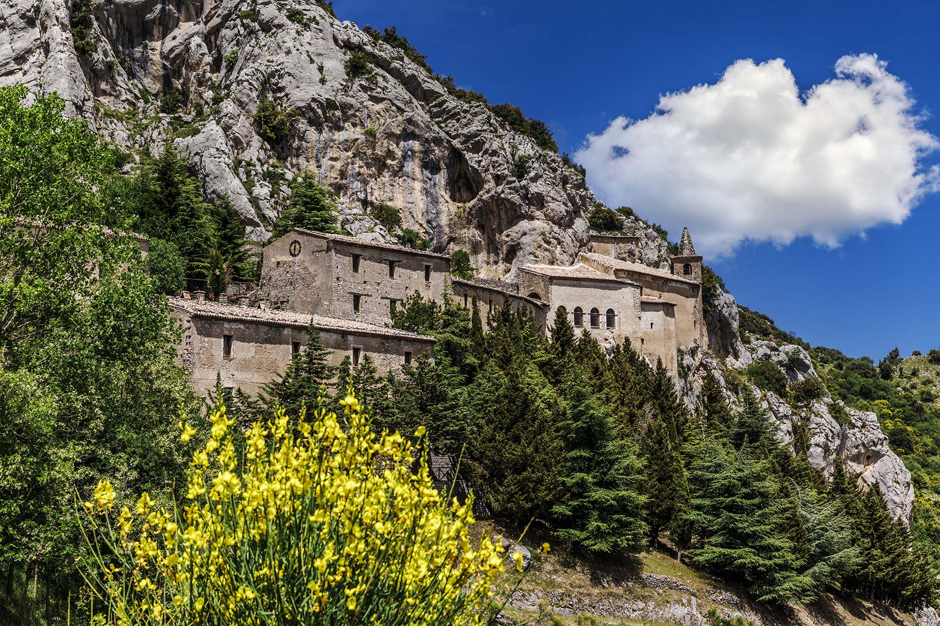 Calabria, Parco Nazionale del Pollino, Santuario Santa Maria delle Armi alle pendici di Monte Sellaro
