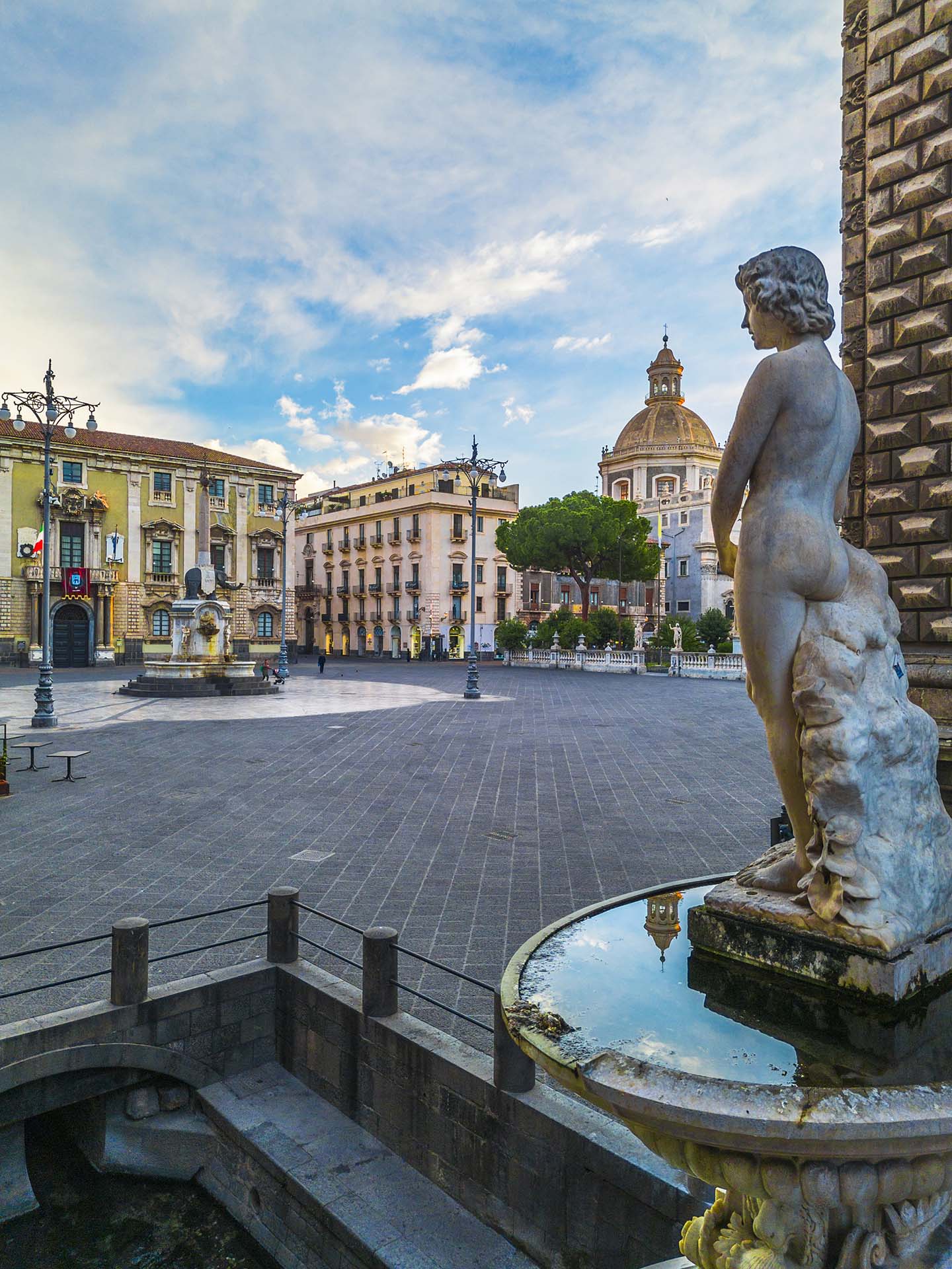 DJI_0282-Catania, la Fontana dell’Amenano e la piazza Duomo