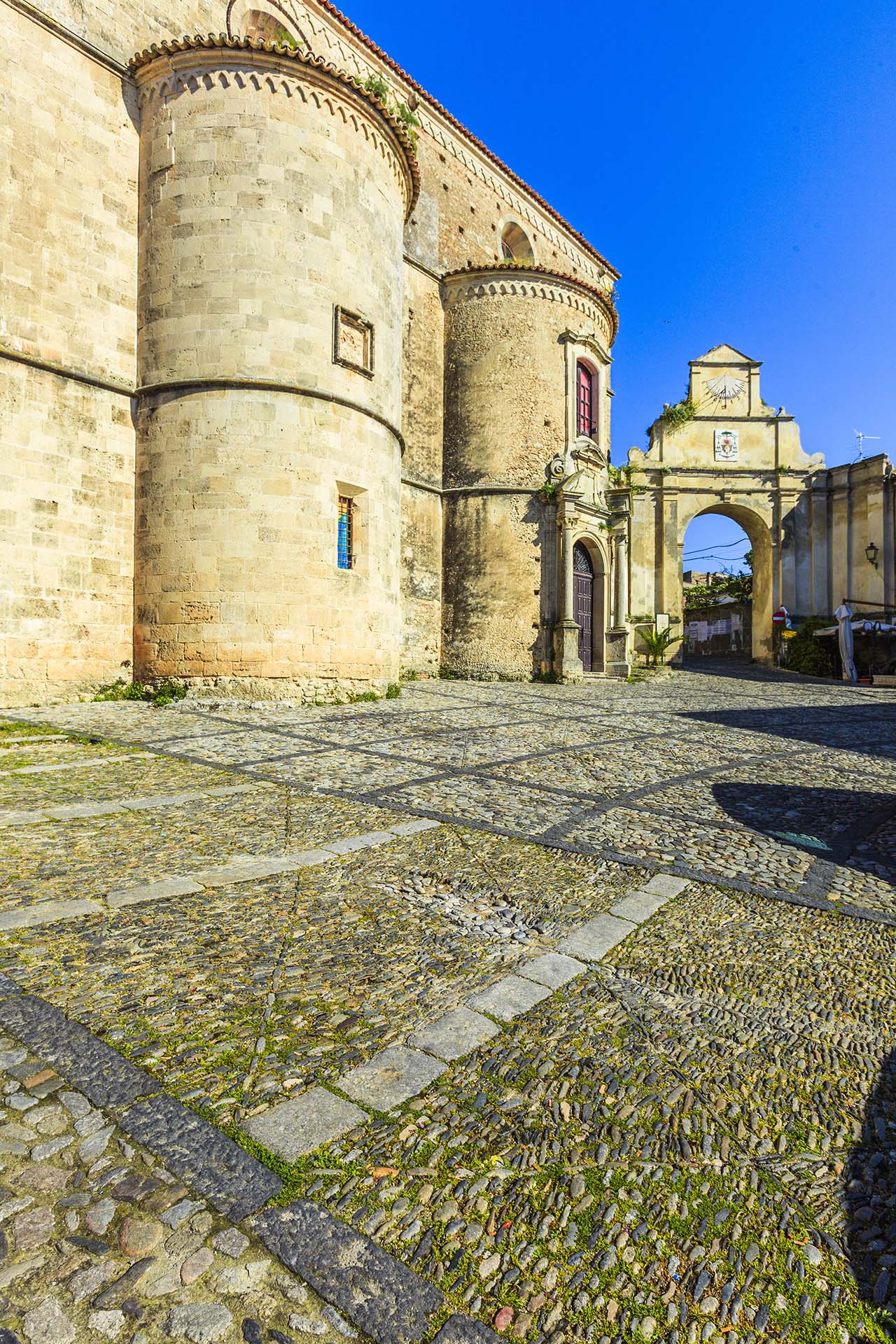 Calabria, la Cattedrale di Gerace, Basilica di Santa Maria Assunta a piazza Tribuna