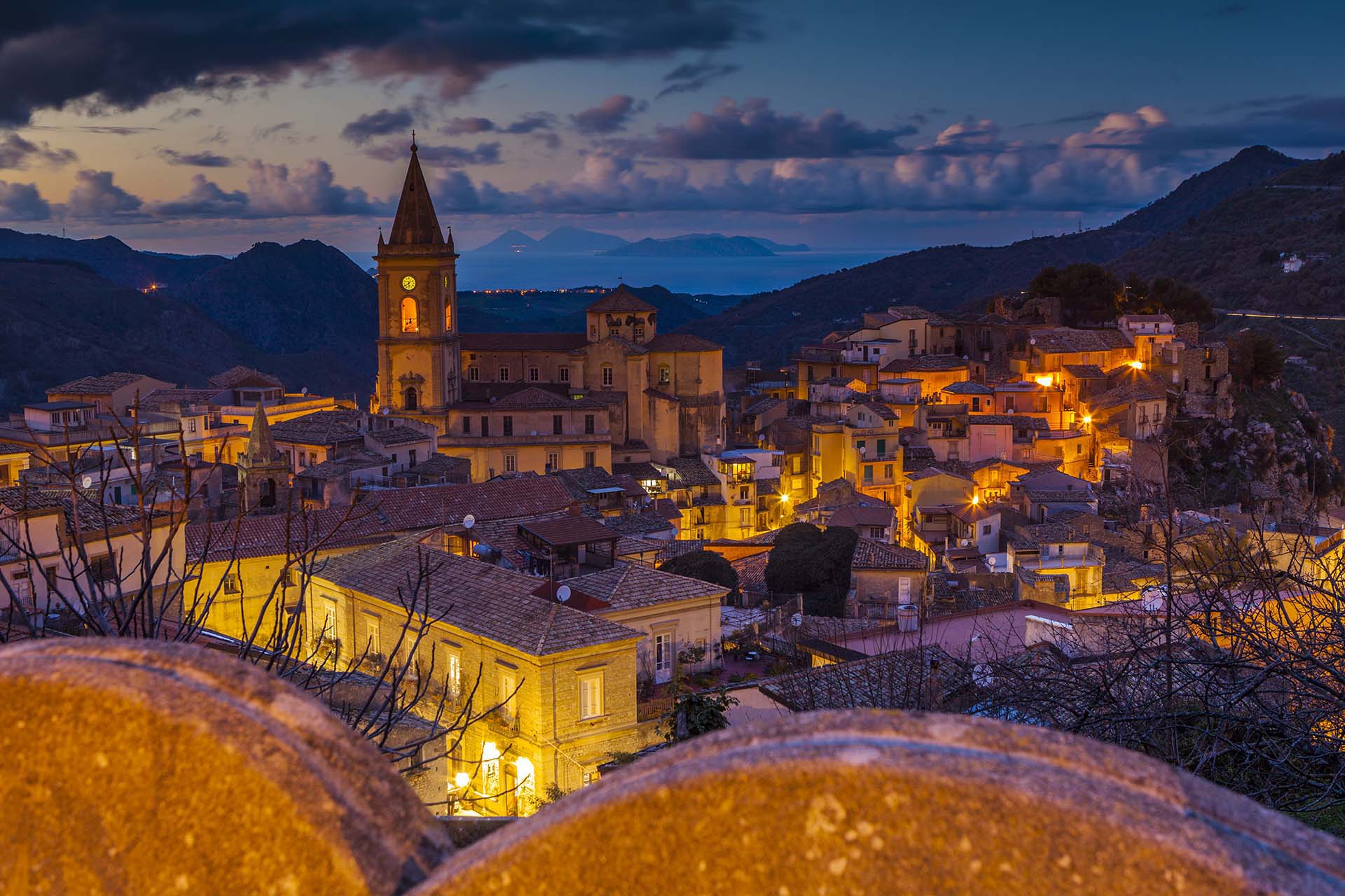 MG_5597.jpg-Il borgo di Novara di Sicilia si affaccia sulle isole Eolie