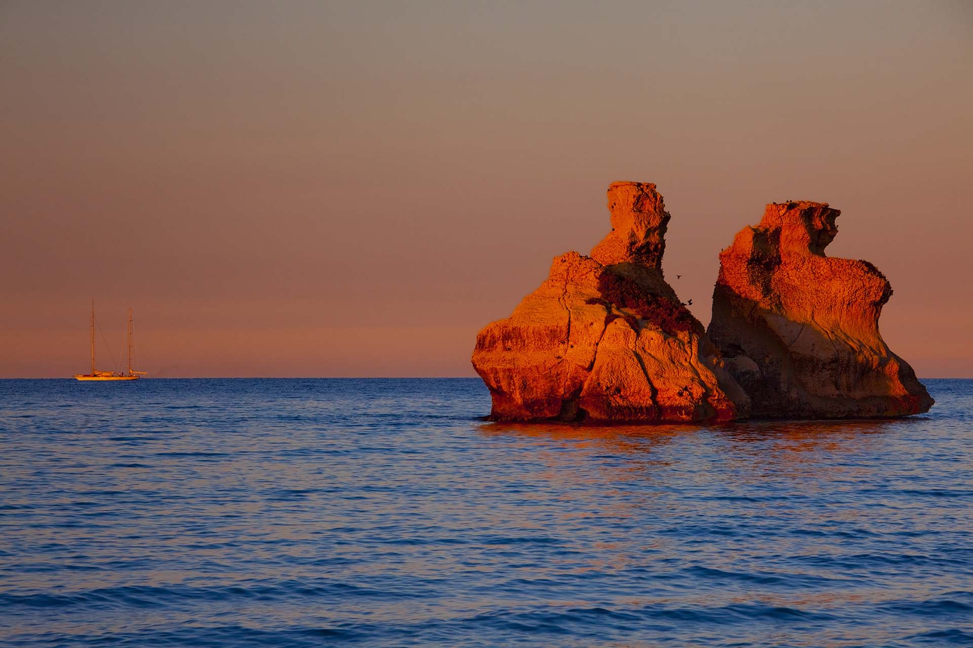 Puglia, i faraglioni di Torre dell'Orso - Le Due Sorelle